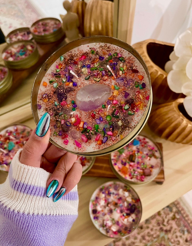 شمع معطر با تزئین سنگ های طبیعی دستساز