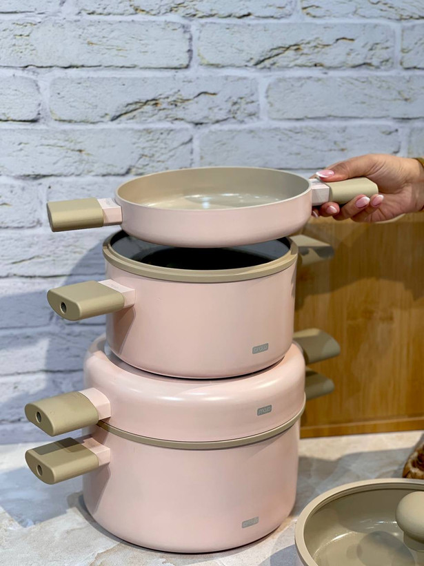 سرویس قابلمه 8 پارچه بدون روغن رنگ صورتی Pro Chef cooker محصول arow ترکیه