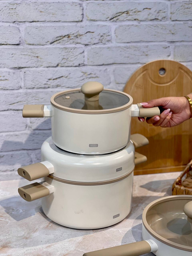 سرویس قابلمه 8 پارچه بدون روغن رنگ کرم Pro Chef cooker محصول arow ترکیه