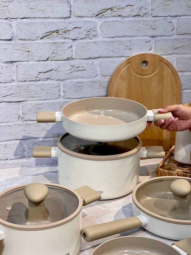 سرویس قابلمه 8 پارچه بدون روغن رنگ کرم Pro Chef cooker محصول arow ترکیه