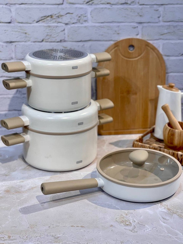 سرویس قابلمه 8 پارچه بدون روغن رنگ کرم Pro Chef cooker محصول arow ترکیه
